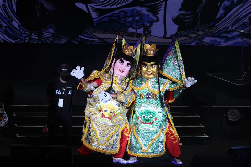 王彩樺首度挑戰直接在台上換衣。(圖/記者鄭孟晃攝影)