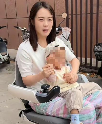 李尚軒大方分享與醫師離婚後的生活，如靠自己扶養兒子。（圖／翻攝自微博）