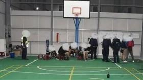 轟動一時的台中鐵工廠「打手訓練基地」，幫派槍械大鬥現場。（警方提供）