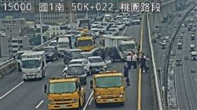 國道7車追撞事故現場情形。（圖／翻攝國道即時影像）