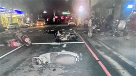 台中男「開車打瞌睡」撞15車　失控畫面曝