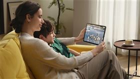 OPPO Pad SE搭載11吋沉浸護眼大螢幕，柔光版獲同級唯一四重護眼認證。