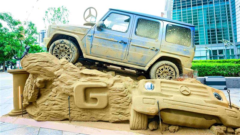 傳奇 G-Class　變身沙雕登台北101