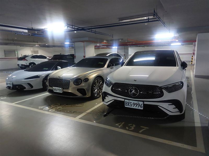 法拍的8輛豪車僅有4輛雙B轎車拍出,所得共1021萬。(圖/行政執行署台中分署提供)