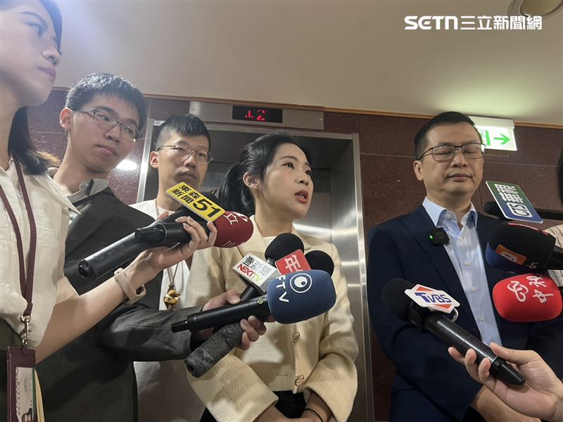 徐巧芯5日接受媒體聯訪。（圖／記者蘇晏男攝影）