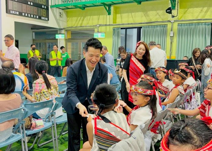 面對穩健低調的張善政，若民進黨再迷信空戰名嘴，只會讓選民重溫2022年的挫敗劇本。（圖／截自何志偉臉書）