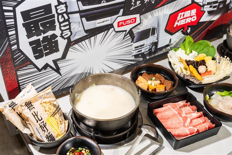 FUSO 重量級聯名正式登場!攜手老先覺特別推出期間限定鍋物【豪傑白龍鍋】,以色白濃郁、香氣四溢的龍骨湯頭為基底,淬鍊出專屬於豪傑的濃厚風味(圖/DTAT提供)