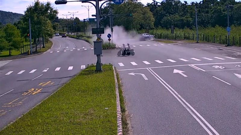 花蓮縣鳳林鎮台9線、長橋路口，發生一起車禍事故。（圖／翻攝畫面）
