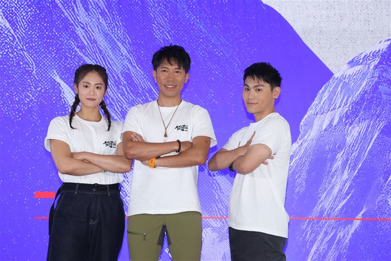 文姿云(左起)、陳彥博跟蕭俊文錄實境節目挑戰。(圖/記者鄭孟晃攝影)
