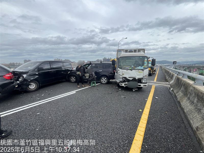 遭撞車主的行車記錄器錄下三大聲碰撞聲。（圖／翻攝畫面）
