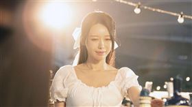 李雅英以白衣空靈仙氣形象代表「天衡盟」（圖／業者提供）