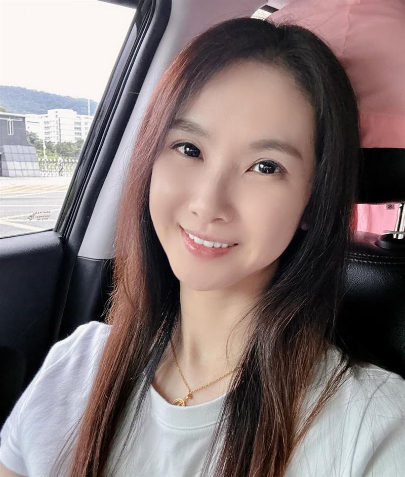 女星陳小菁是饅頭媽後母。(圖/翻攝自陳小菁IG)