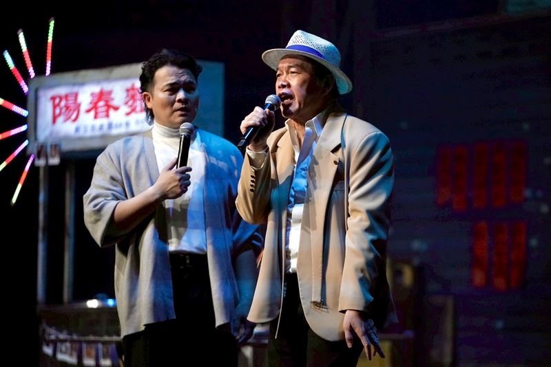 除了由郎祖筠、黃浩詠、韋以丞等實力派演員擔綱演出外,康康將在假日限定場次驚喜登場。(圖/春河劇團提供)