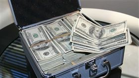 ▲台灣富豪類型分明，顯示家世、產業與時機的重要性，高潛力產業與資產操作力，是邁向財富自由的關鍵路徑，家族傳承與資產槓桿，是金控富豪跨世代致富關鍵。（示意圖／PIXABAY）