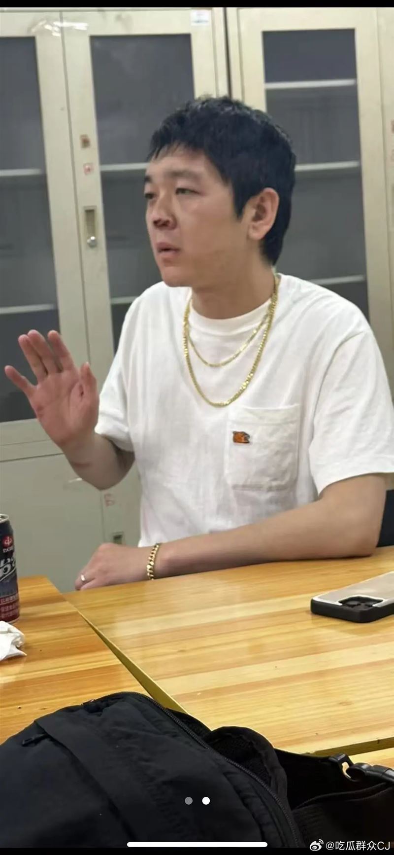張哲軒受傷畫面瘋傳。(圖/翻攝自微博)
