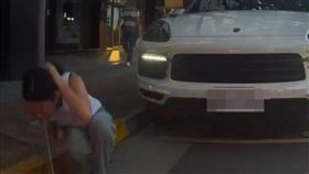 保時捷,正妹,哨兵模式,WoWtchout,無碼畫面,律師,黃睦涵,個資法,馬賽克(圖/WoWtchout - 地圖型行車影像分享平台YouTube)
