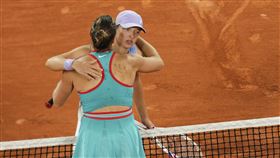 ▲斯威雅蒂（Iga Swiatek）不敵莎芭蓮卡（Aryna Sabalenka），無緣再闖決賽爭奪4連霸。（圖／美聯社／達志影像）