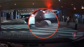 白牌車,桃園機場,乘客,航警（圖／翻攝自「記者爆料網」）