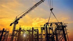 ▲ 面對建築碳排高達37%的挑戰，歐盟透過政策、資金與平台支持創新建材從實驗室走向工地，加速智慧城市與淨零建設實現。（圖／永續新聞網官網） 