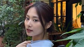 子瑜無預警再度低調返台，現身信義區與迪化街。（圖／翻攝自thinkaboutzu IG）