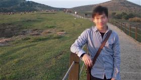 弒親案凶嫌許男在父母資助下，改建自家一樓開咖啡廳當店長。（圖／翻攝自許男臉書）