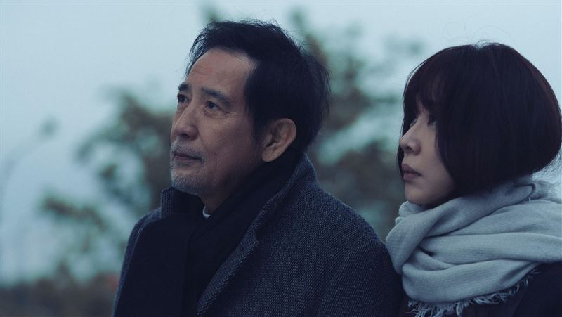 與爸爸秦漢相依為命！謝盈萱不堪壓力崩潰