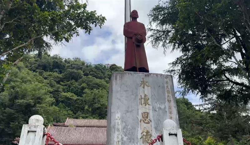 蔣公銅像是梨山地區的重要地標,跨年、升旗典禮都在此舉辦。(圖/翻攝畫面)