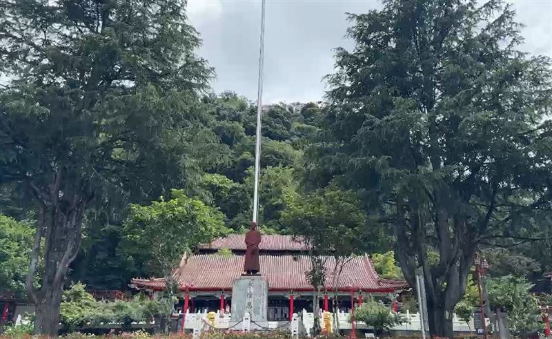 梨山圓環的蔣公銅像將遷移到室內,引起當地泰雅族人反彈。(圖/翻攝畫面)