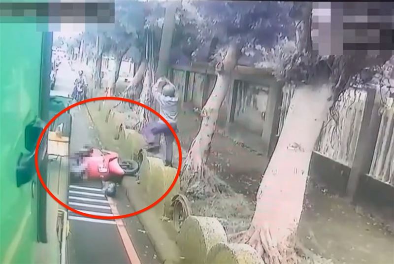 34歲印尼移工無照騎車，成了車下亡魂。（圖／翻攝畫面）