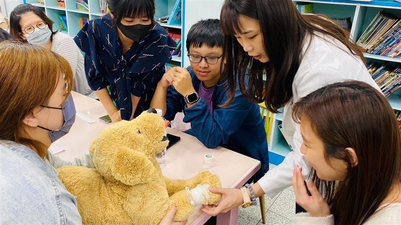 仁德醫專首屆動物醫事助理班誕生全台榜首