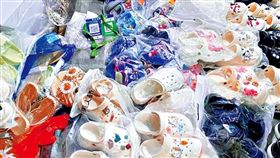 中國網購平台熱銷的兒童涼鞋，被驗出超過一半塑化劑超標。（圖／翻攝自微博）