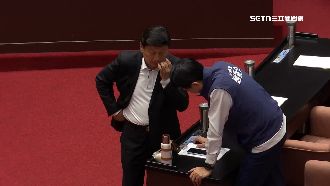 傅崐萁想搭電梯　尷尬了！沒藍委讓位