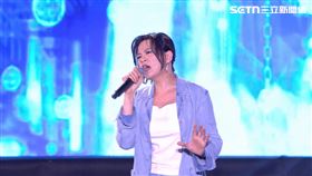 魏小羽演唱歌曲〈心愛的無緣 （圖／《超級夜總會》）