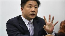 知名律師呂秋遠遭控介紹黑心徵信社，收了錢卻拍錯人，還害當事人的官司敗訴。（圖／報系資料照）