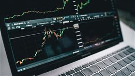 ▲本週發行量加權股價指數漲幅約為1.47%，上市股票總市值達69.72兆元。（示意圖／PEXELS ）