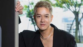 出道22年的香港創作歌手藍奕邦，今年首度來台舉辦個唱。（圖／楊澍攝）