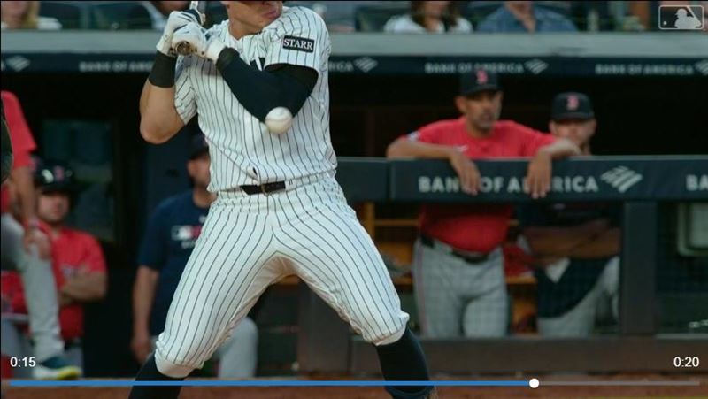 洋基游擊手沃爾皮(Anthony Volpe)遭觸身球砸中後傷退。(圖/翻攝自MLB官網)