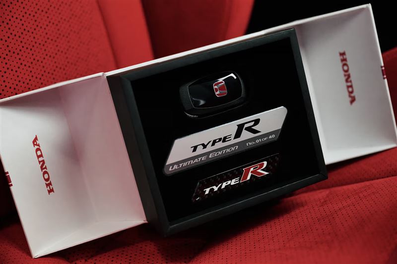 本田Civic Type R Ultimate Edition限量版紀念鑰匙盒。(翻攝HONDA)