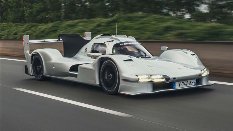 保時捷963 RSP採用4.6升雙渦輪V8混合動力系統。(翻攝Porsche)