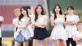 ▲樂天女孩「韓籍3本柱」中文演唱五月天的《OAOA》。（圖／樂天桃猿球團提供） 