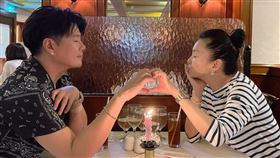 藝人六月（蔡君茹）與李易在社群發文放閃慶祝結婚週年。（圖／翻攝自臉書）