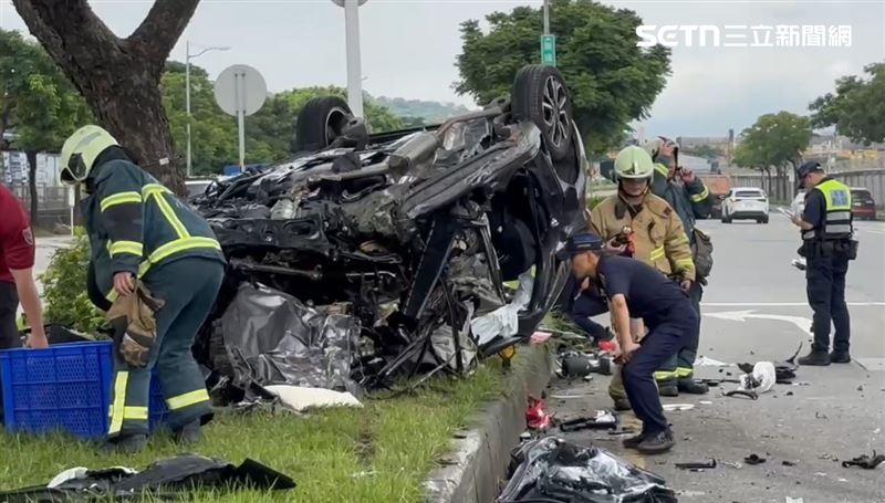 台北松山車禍，小客車母子傷重送醫不治。（圖／翻攝畫面）