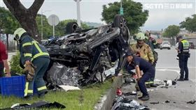 台北松山,撫遠街,車禍,遊覽車,母子,命危。（圖／翻攝畫面）