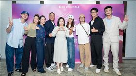 張軒睿(左起)、莫允雯、程予希、TVBS副總經理 郝孝祖、TVBS總經理 劉文硯、製作人林心如、導演許富翔、李程彬、TVBS製作人 戴天易出席殺青酒。（圖／TVBS）