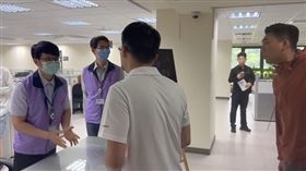 ▲罷免吳思瑤送件影像曝光。（圖／罷團「地動刪瑤」提供）