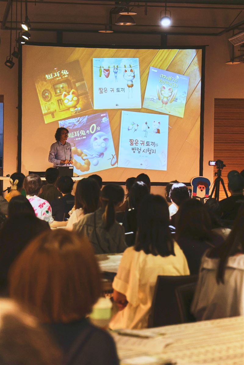 繪本插畫家唐壽南擔任第1堂課講師