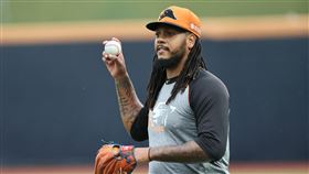 ▲統一獅洋投飛力獅做光療指甲，希望改善時常破皮的問題。（圖／統一獅提供）