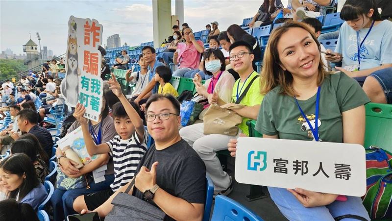 富邦悍將攜手賽珍珠基金會推動運動平權。(圖/富邦悍將提供)
