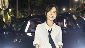 彭佳慧為新歌MV化身帥氣Uber司機，展現一流駕駛技術。（圖／索尼音樂提供）