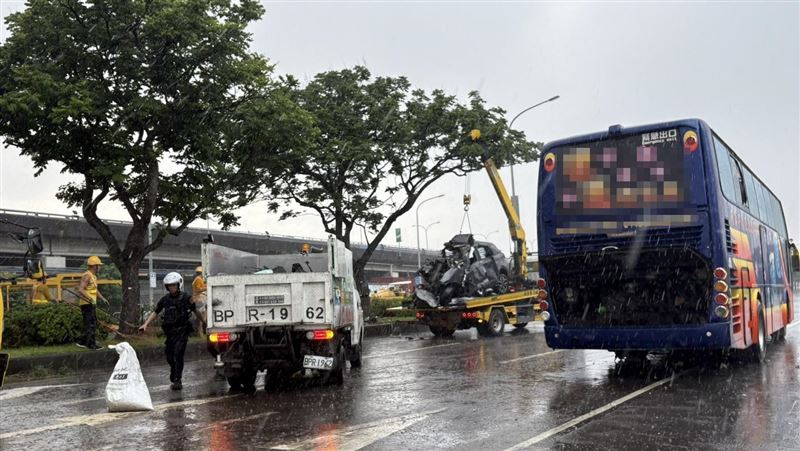 松山小客車猛撞母子雙亡！遊覽車司機喊冤